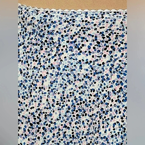 Altar'd State mini skirt with an elastic waistband - Picture 3 of 6